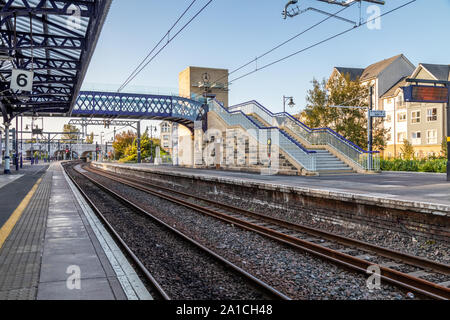 A new footbridge and stairwell on Platform 9 of Stirling Railway Station Stock Photo