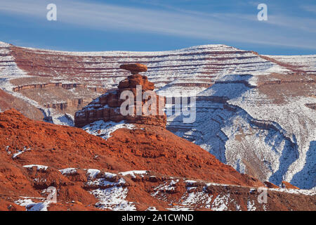 Balanced rock formation known as Mexican Hat Rock, Mexican Hat, Utah Stock Photo