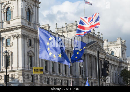 Westminster, London, UK. 25 September 2019. Remain and leave protesters demonstrate outside the House of Parliament.  MPs return to Parliament the day after the Supreme Court declared that Boris Johnson proroguing of Parliament was unlawful.  MPs debate in the House the outcome of the Supreme Court decision and the Prime Minister Boris Johnson faces questions from MPs. Stock Photo