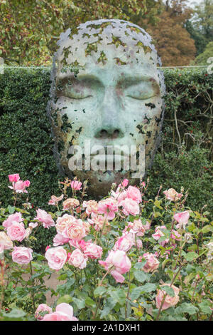 Simon Gudgeon's Leaf Spirit sculpture in the Royal Botanic Gardens, Kew, London, UK Stock Photo