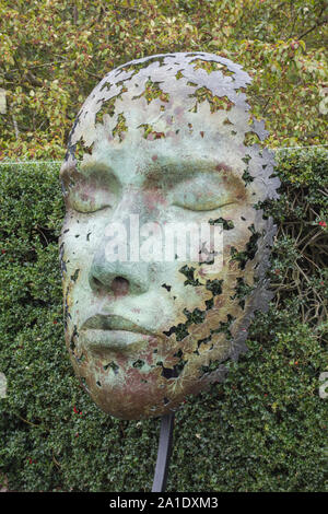 Simon Gudgeon's Leaf Spirit sculpture in the Royal Botanic Gardens, Kew, London, UK Stock Photo