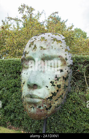 Simon Gudgeon's Leaf Spirit sculpture in the Royal Botanic Gardens, Kew, London, UK Stock Photo