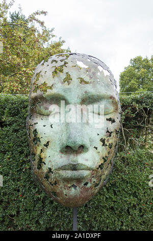 Simon Gudgeon's Leaf Spirit sculpture in the Royal Botanic Gardens, Kew, London, UK Stock Photo