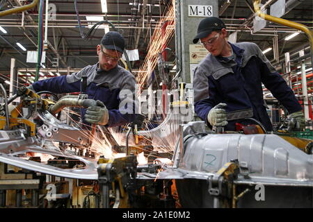 Russia. 24th Sep, 2019. KALUGA REGION, RUSSIA - SEPTEMBER 24, 2019: Workers at the PCMA Rus car plant in Rosva Industrial Park in Kaluga Region, Russia; the car factory was inaugurated as a joint project by PSA Peugeot Citroen and Mitsubishi Motors Corporation in 2009, currently it has the production capacity of 125,000 vehicles per year and manufactures the Pajero Sport and SUV Outlander for the Mitsubishi Motors Corporation, and a number of vehicles for the PSA Group. Sergei Bobylev/TASS Credit: ITAR-TASS News Agency/Alamy Live News