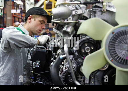 Russia. 24th Sep, 2019. KALUGA REGION, RUSSIA - SEPTEMBER 24, 2019: A worker at at the PCMA Rus car plant in Rosva Industrial Park in Kaluga Region, Russia; the car factory was inaugurated as a joint project by PSA Peugeot Citroen and Mitsubishi Motors Corporation in 2009, currently it has the production capacity of 125,000 vehicles per year and manufactures the Pajero Sport and SUV Outlander for the Mitsubishi Motors Corporation, and a number of vehicles for the PSA Group. Sergei Bobylev/TASS Credit: ITAR-TASS News Agency/Alamy Live News