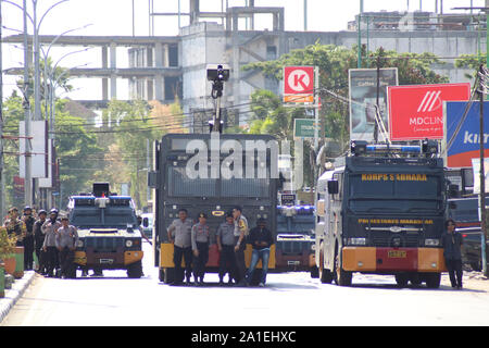 Makassar, Indonesia, 26th September 2019. A number of police officers with water canon cars stand guard on the streets to anticipate student demonstrations in front of the South Sulawesi DPRD office. Credit: Herwin Bahar/Alamy Live News Stock Photo