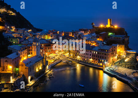 Vernazza village illuminated in the night, Cinque Terre, Liguria, Italy Stock Photo