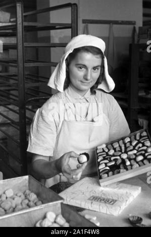 Schokoladenfabrik Most in Halle (Saale), 1950er. Chocolate factory Most in Halle on the Saale, 1950s. Stock Photo