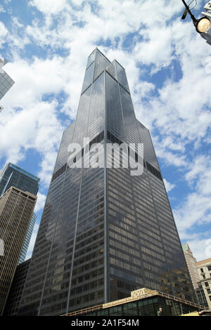 looking up from ground level at the willis tower united airlines headquarters chicago illinois united states of america Stock Photo