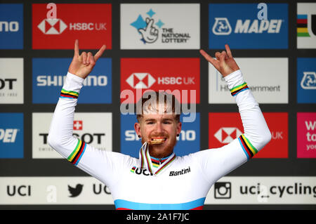 USA's Quinn Simmons takes to the podium for first place during the Men's Junior Road Race from Richmond to Harrogate. Stock Photo