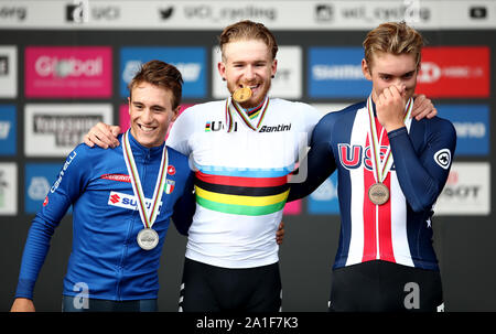 Italy's Alessio Martinelli (Silver) USA's Quinn Simmons (gold) and USA's Magnus Sheffield (Bronze) on the podium after the race during the Men's Junior Road Race from Richmond to Harrogate. Stock Photo