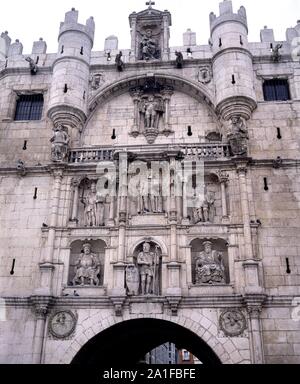 ARCO O PUERTA DE SANTA MARIA - DATA DEL S XIV REMODELADO EN EL S XVI- RENACIMIENTO ESPAÑOL. Author: VALLEJO JUAN / COLONIA FRANCISCO. Location: ARCO DE SANTA MARIA. SPAIN. VIRGIN MARY. CARLOS V (CARLOS I). Charles I (V of the Holly Roman Empire). FERNAN GONZALEZ. GONZALEZ FERNAN. ANGEL CUSTODIO. LAIN CALVO. CALVO LAIN. RASURA NUÑO SIGLO X. RODRIGUEZ PORCELOS DIEGO. Stock Photo