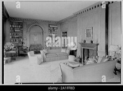 Mrs. Wilton Lloyd-Smith, residence at 10 Gracie Sq., New York City. Stock Photo