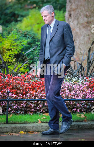 Downing Street, Westminster, London, UK, 26th Sep 2019. Zac Goldsmith, who now is a minister in both the Department for the Environment, Food and Rural Affairs as well as the Department for International Development. Ministers arrive for a Political Cabinet Meeting at Downing Street late afternoon. Credit: Imageplotter/Alamy Live News