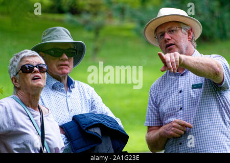 Private guided tour for Australian Elderly couple in Dublin Botanic Gardens Stock Photo