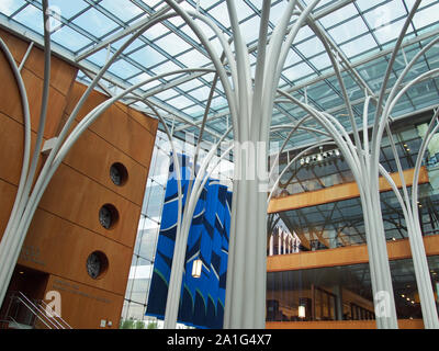 Glass and steel addition to the Indianapolis Public Library opened in 2007, designed by Evans Woollen, Indiana, USA, July 26, 2019, © Katharine Andrio Stock Photo