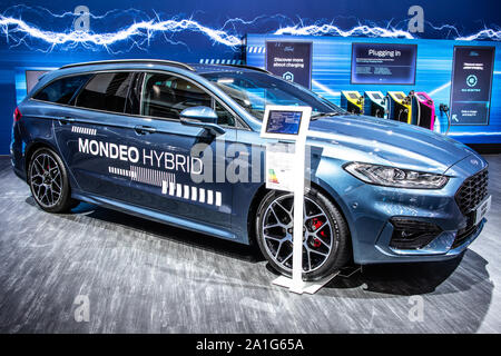 Brussels, Belgium, Jan 2019 white Ford Mondeo Station Wagon Hybrid,  Brussels Motor Show, 4th gen, Mk5, large family car produced by Ford Motor  Company Stock Photo - Alamy