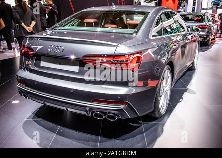 Audi S6 Engine Stock Photo - Alamy
