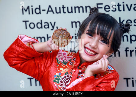 Beijing, Philippines. 11th Sep, 2019. A girl poses with a mooncake to celebrate the Chinese Mid-Autumn Festival falling on Sept. 13 this year at a mall in Chinatown in Manila, the Philippines, Sept. 11, 2019. Credit: Rouelle Umali/Xinhua/Alamy Live News Stock Photo