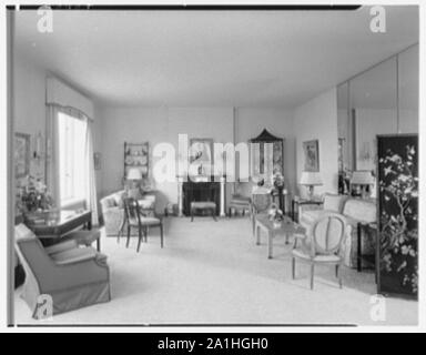 Mrs. Wilton Lloyd-Smith, residence at 810 5th Ave., New York City. Stock Photo