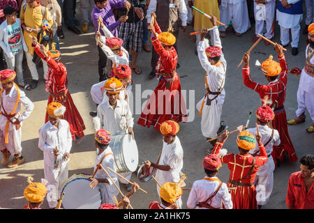 Jaisalmer, India - February 17, 2019: Ceremonial procession Indian men dancing in traditional clothing in Desert Festival in Jaisalmer. Rajasthan Stock Photo