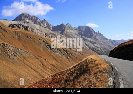 Descent from the Galibier pass (south-eastern France): road and mountainous landscape between the Galibier pass and the Lautaret pass Stock Photo
