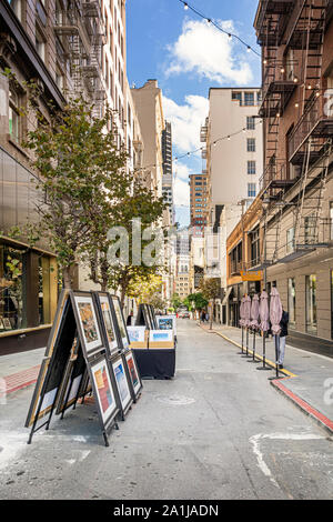 San Francisco, CA, USA, October 2016: Maiden Ln alley near Union Square with exhibited paintings for sale Stock Photo