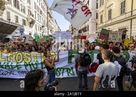 Roma, Roma, Italy. 27th Sep, 2019. Gobal strike over climate change crisis in Roma. The strike have led to tens of thousand of young people on the streets in more then 40 countryes on all continets. the school strike for climate, also known variously as Fridays for Future, Youth for Climate and Youth Strike 4 Climate, is an international movement of school students who take time off from class to participate in demonstrations to demand action to prevent further global warming and climate change. Credit: Matteo Trevisan/ZUMA Wire/Alamy Live News Stock Photo