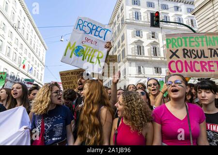 Roma, Roma, Italy. 27th Sep, 2019. Gobal strike over climate change crisis in Roma. The strike have led to tens of thousand of young people on the streets in more then 40 countryes on all continets. the school strike for climate, also known variously as Fridays for Future, Youth for Climate and Youth Strike 4 Climate, is an international movement of school students who take time off from class to participate in demonstrations to demand action to prevent further global warming and climate change. Credit: Matteo Trevisan/ZUMA Wire/Alamy Live News Stock Photo