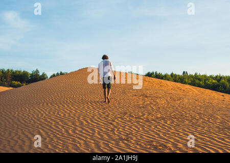 A man lost in the red desert in Vietnam, Mui Ne Stock Photo