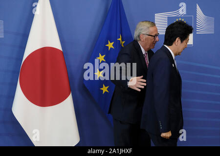 Brussels, Belgium. 27th September 2019. EU Commission President Jean-Claude Juncker (R) welcomes Japan's Prime Minister Shinzo Abe (L) ahead of a working lunch. Credit: ALEXANDROS MICHAILIDIS/Alamy Live News