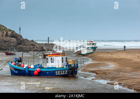 Bude, North Cornwall, England. Friday 27th September 2019. UK Weather. After a night of torrential rain and gale force winds, the stormy weather continues as a man enjoys a walk on windswept Summerleaze Beach in  Bude North Cornwall. Terry Mathews/Alamy Live News. Stock Photo