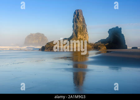 Sea stack rocks on Bandon Beach at low tide at dawn, Bandon, Oregon, USA Stock Photo