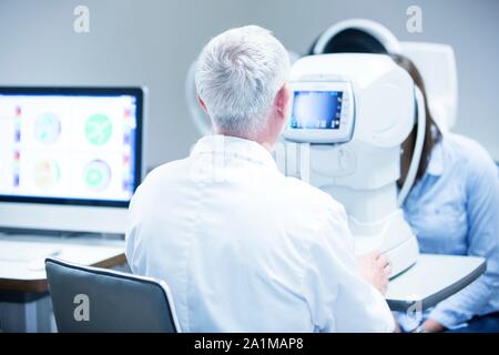 CORNEAL TOPOGRAPHY EXAMINATION Stock Photo - Alamy