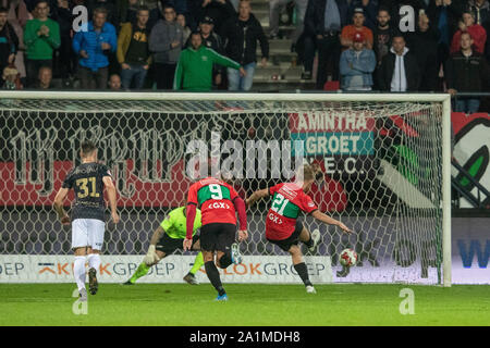 Nijmegen, Netherlands. 27th Sep, 2019. NIJMEGEN, Stadium De Goffert, 27-09-2019, season 2019/2020, Dutch Keuken Kampioen Divisie. NEC Nijmegen player Zian Flemming (r) scores 3-3 during the match NEC - Go Ahead Eagles Credit: Pro Shots/Alamy Live News Stock Photo