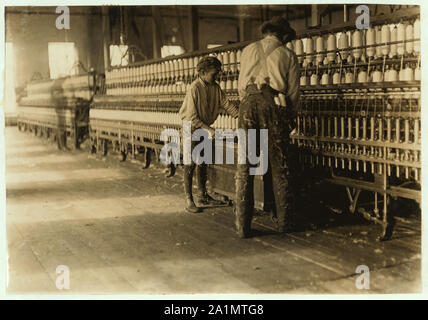 One of the doffers Vivian Cotton Mills, Cherryville, N.C. Nov. 10, 1908. L. W. H. Stock Photo