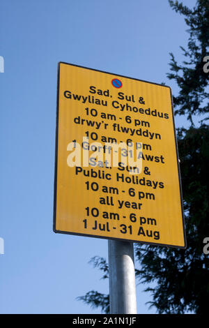 a typical parking restriction and mind boggling sign in welsh and english, Flintshire, North Wales Stock Photo