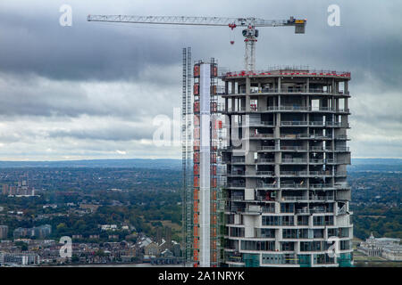 The top of one of 2019's new skyscrapers: One Park Drive in the Docklands at Canary Wharf Stock Photo