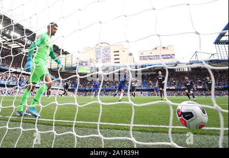 Chelsea's Jorginho (centre) celebrates scoring his side's first goal of the game from the penalty spot during the Premier League match at Stamford Bridge, London. Stock Photo