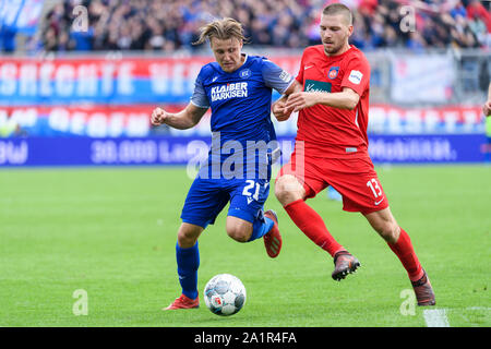 Marco Thiede (KSC) in duels with Robert Leipertz (Heidenheim). GES/football/2nd Bundesliga: Karlsruher SC - FC Heidenheim, 28.09.2019 Football: 2nd German League: Karlsruhe vs Heidenheim, Karlsruhe, September 28, 2019 | usage worldwide Stock Photo