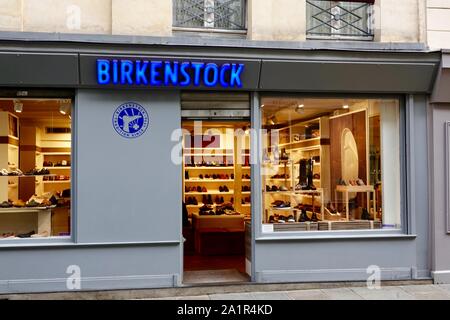 Udfør Scan Nøjagtighed Birkenstock shoe store in the heart of the Marais, Paris, France Stock  Photo - Alamy