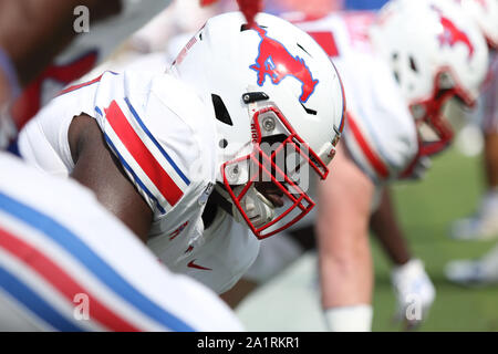 Tampa, Florida, USA. 28th Sep, 2019. Southern Methodist Mustangs players warm up before the NCAA football game between the Southern Methodist University Mustangs and the South Florida Bulls held at Raymond James Stadium in Tampa, Florida. Andrew J. Kramer/Cal Sport Media/Alamy Live News Stock Photo