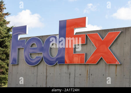 fedex-sign-at-the-entrance-to-