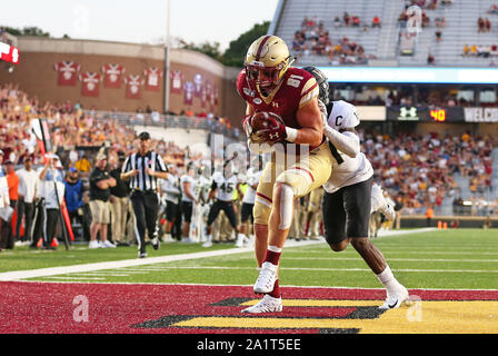 Massachusetts, USA. 28th Sep, 2019. Boston College Eagles tight end Chris Garrison (81) catches a touchdown pass during the NCAA football game between Wake Forest Demon Deacons and Boston College Eagles at Alumni Stadium. Credit: Cal Sport Media/Alamy Live News Stock Photo