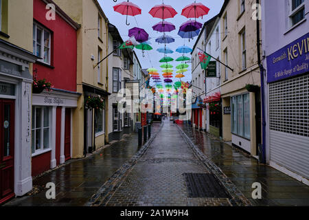 Caernarfon, Wales, UK. 29th September, 2019. UK Weather: Deserted Palace street after heavy overnight rain on Sunday morning in shore town. The usually colourful street decorated with umbrellas is wet and dreary with everyone staying inside . Stock Photo