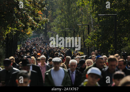 Kiev, Ukraine. 29th Sep, 2019. People, participating in the annual March of Remembrance, walk the way, which more than 33 thousands of Kiev jews did September 29 and 30, 1941 as they walked to Babi Yar to be executed by Nazis, in Kiev, Ukraine, September 26, 2019. The March of Remembrance to mark 78th anniversary of the mass execution of Kiev Jews in Babi Yar. Credit: Sergii Kharchenko/ZUMA Wire/Alamy Live News Stock Photo