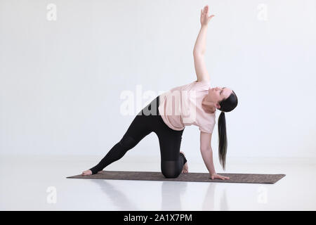 MUST-KNOW YOGA POSES FOR BEGINNERS 🧘‍♀️ | Gallery posted by dianederlust |  Lemon8