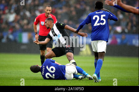 Rejsebureau Foran dig mesterværk Newcastle United's Isaac Hayden receives medical treatment prior to being  substituted during the Premier League match at St James' Park, Newcastle  Stock Photo - Alamy