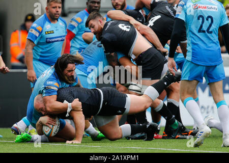 Newcastle, UK. 15th Sep, 2019. NEWCASTLE UPON TYNE, ENGLAND SEPTEMBER 29TH Kyle Cooper of Newcastle Falcons scores during the RFU Championship Cup match between Newcastle Falcons and Doncaster Knights at Kingston Park, Newcastle on Sunday 29th September 2019. (Credit: Chris Lishman | MI News) Credit: MI News & Sport /Alamy Live News Stock Photo