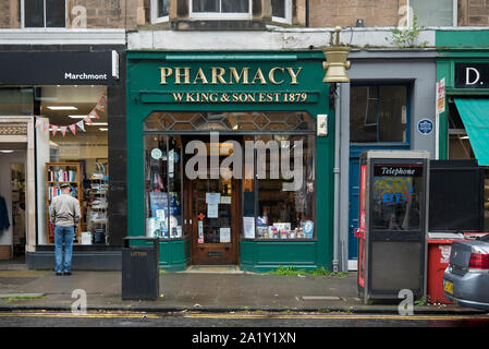 old fashioned drug store and pharmacy Stock Photo - Alamy